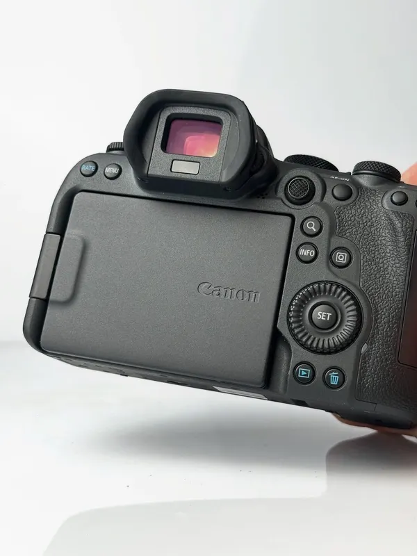 Canon EOS R6 Mark II 5