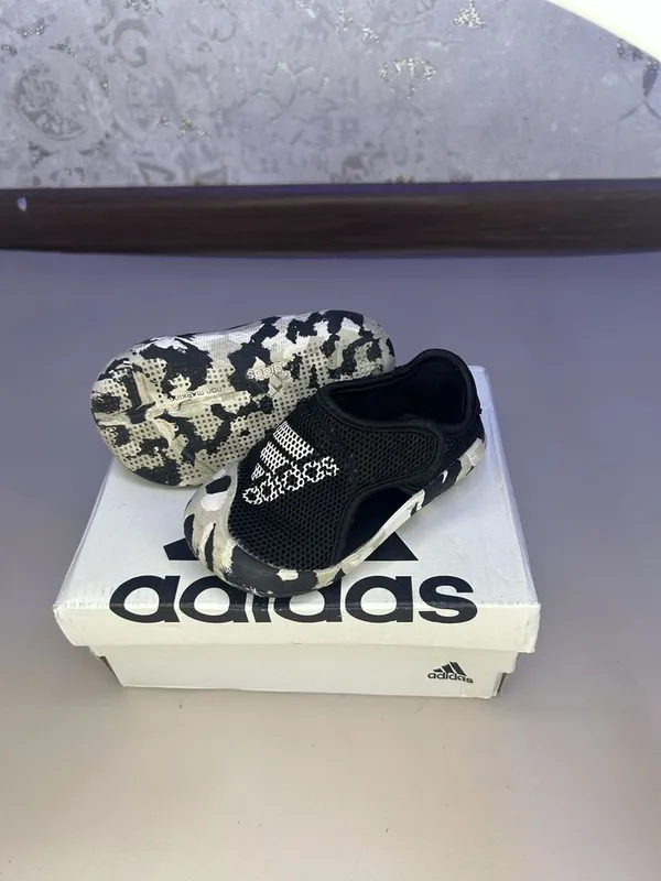 Кроссовки adidas