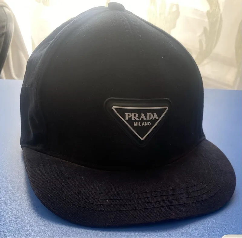 Prada оригинальная кепка (б/у) 1