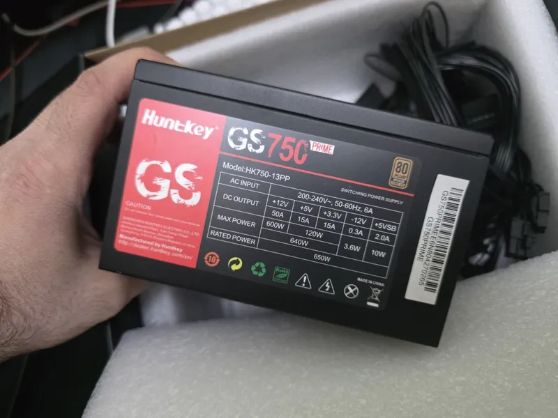 Блок питания. Huntkey GS 750 bronze 80 plus.