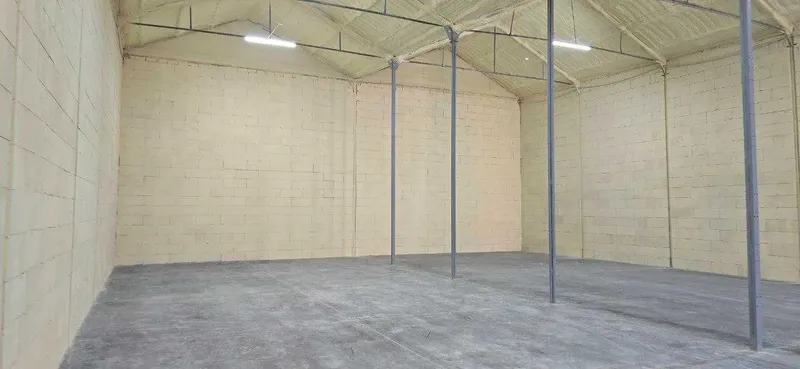 Toza ombor yoki sex ijarasi. Balandligi 4,4 m. Yangiyo‘l shahri, 600 m² 4 Toza ombor yoki sex ijarasi. Balandligi 4,4 m. Yangiyo‘l shahri, 600 m² 4