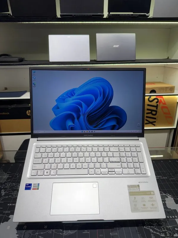 Asus Vivobook 17 | Core i9 2