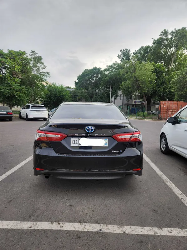 Toyota Camry 2021 йил, Гибрид. — фото 2