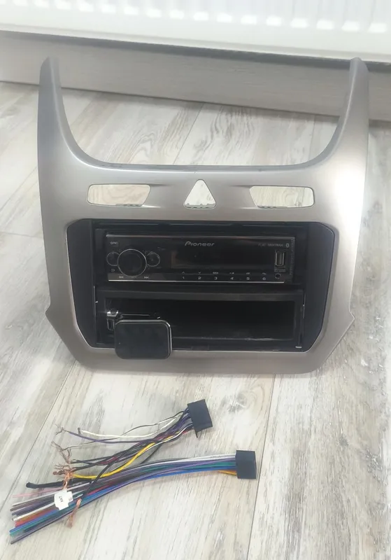 Автомагнитола сотаман Pioneer MVH-S520BT, Cobalt рамка, гитара, подиум