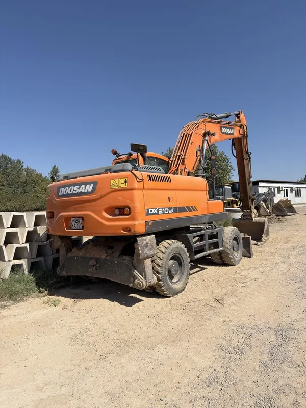 Экскаватор DOOSAN 210 1 Экскаватор DOOSAN 210 1
