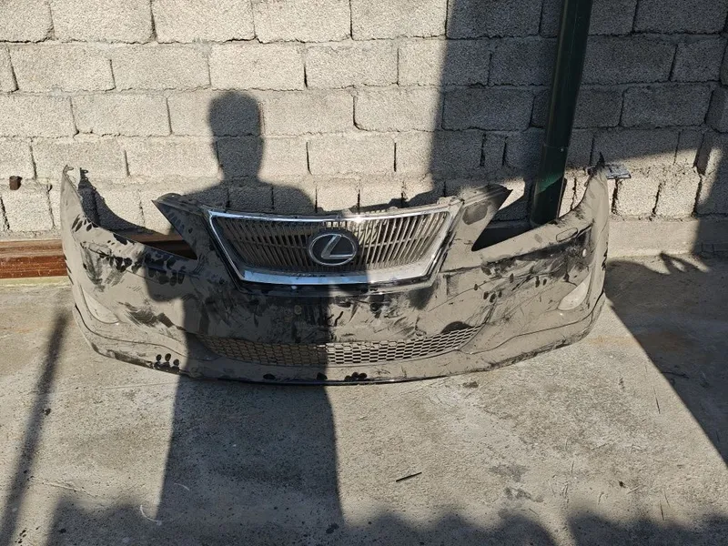 Передний бампер в сборе на lexus Is300 1 Передний бампер в сборе на lexus Is300 1