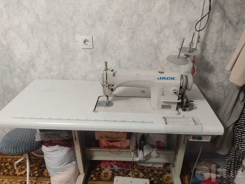 Продаётся швейная машина, всё работает, состояние хорошее 3 Продаётся швейная машина, всё работает, состояние хорошее 3