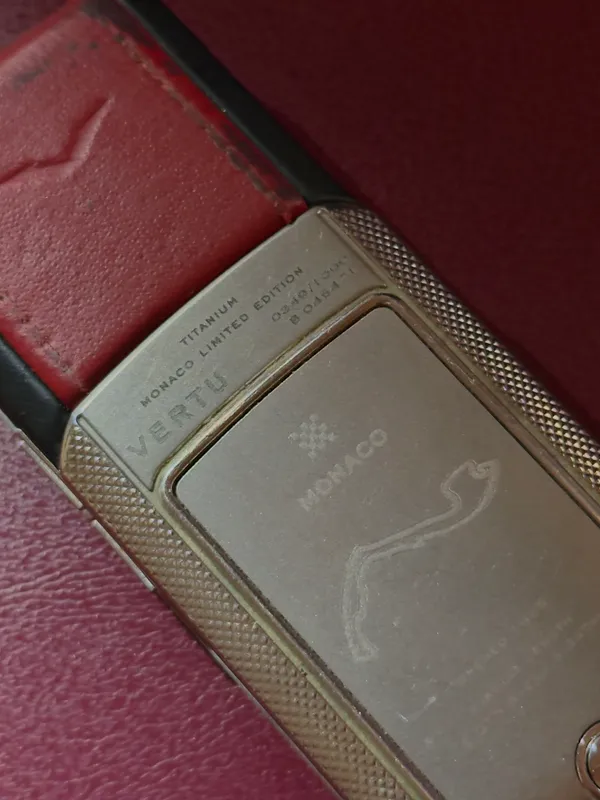 VERTU Ascent Monaco Limited Edition, telefon — фото 1
