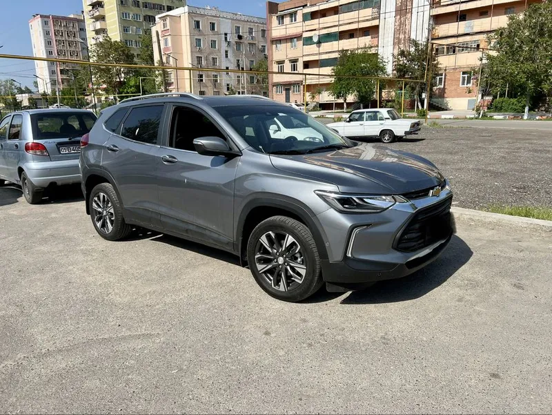 Chevrolet Tracker 2 Premier Plus (2024) — Своя, Мокрый Асфальт! — фото 1