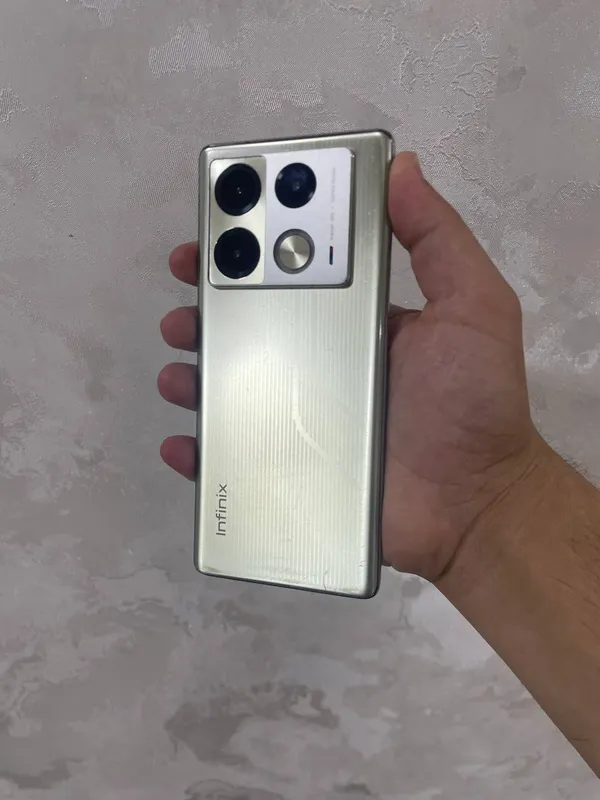 INFINIX NOTE 40 PRO 4