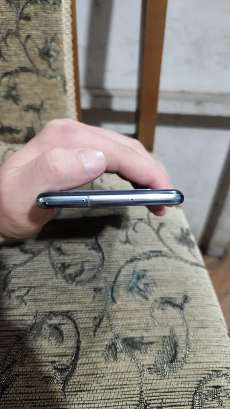 Telefon sotiladi sirochna