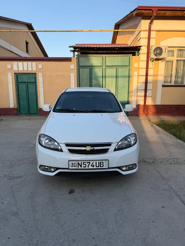 Chevrolet Jentira 1