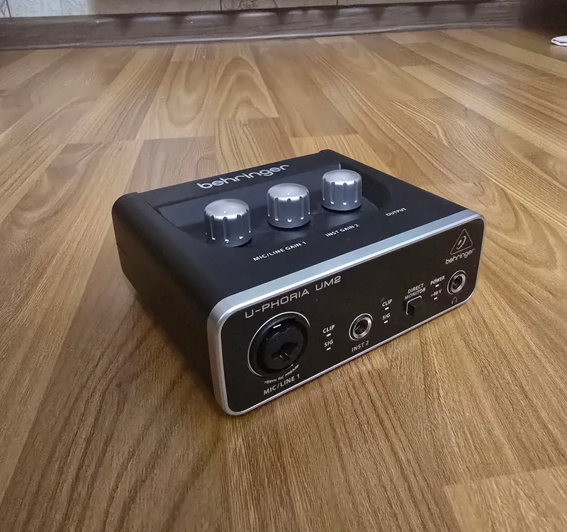 Behringer U-Phoria UM2 audiokarta, HPS300 quloqchinlar 2