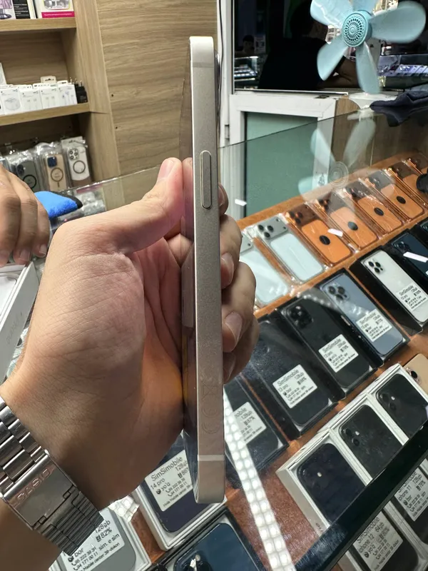 apple ayfon 13 5