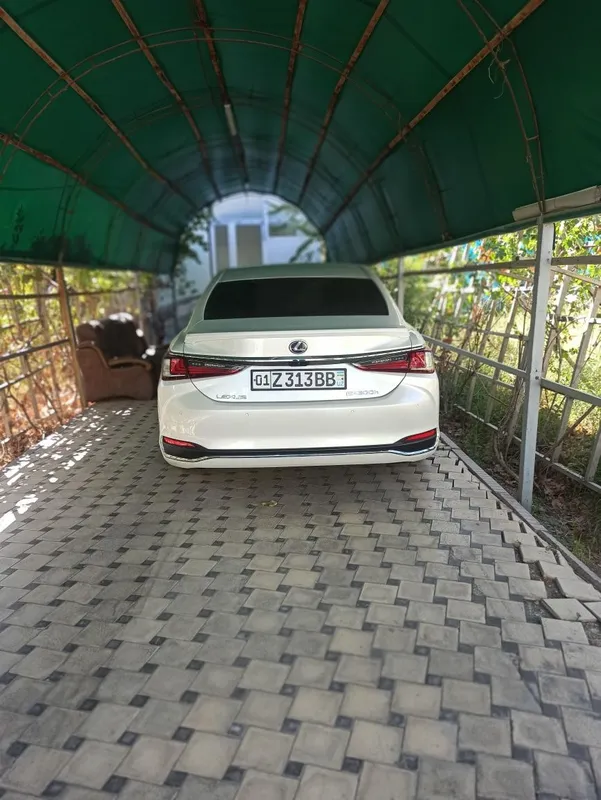 Lexus ES300 hybrid