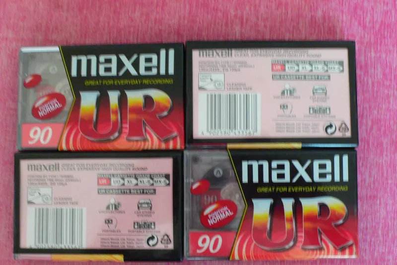 Maxell UR 90 — tozalovchi boshlang‘ich qismga ega sifatli audiokassetalar 1 Maxell UR 90 — tozalovchi boshlang‘ich qismga ega sifatli audiokassetalar 1