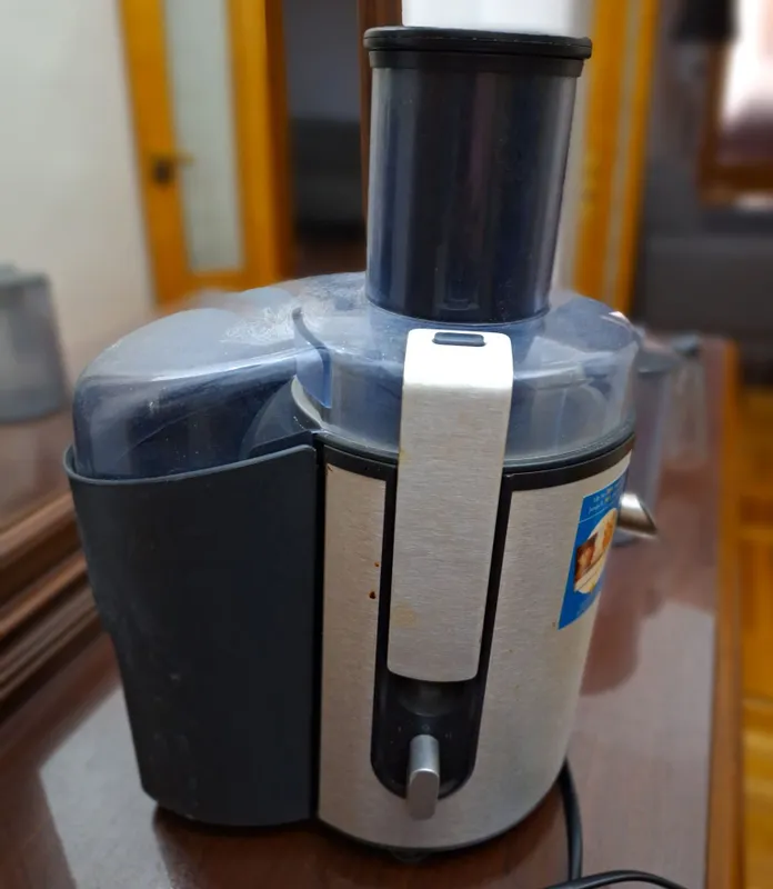 Это соковыжималка Philips HR1861 оригинал из коллекции Aluminium, мощ 2