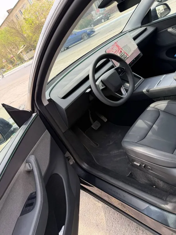 Tesla model Y Juniper — фото 3