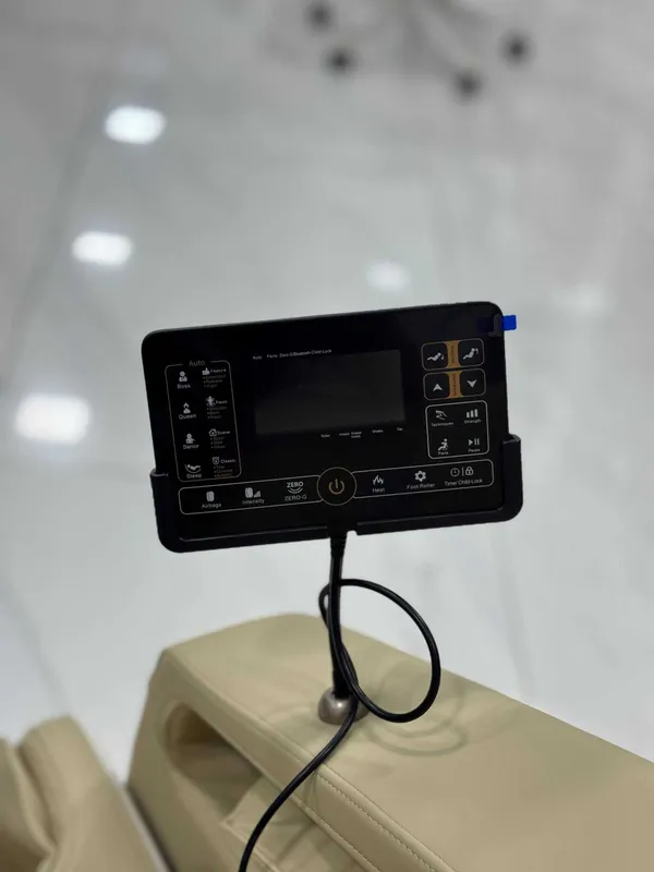 Renomax Кресло Массажер 4D с планшетом, модель R-102 2 Renomax Кресло Массажер 4D с планшетом, модель R-102 2