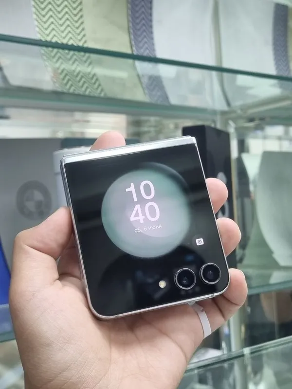 Samsung Z Flip 5 — фото 1