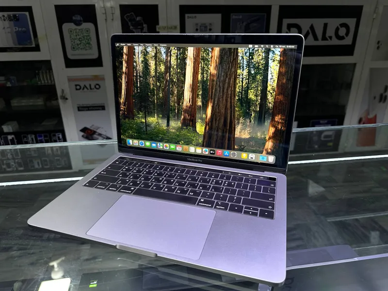 Macbook Pro (2018) 2 Macbook Pro (2018) 2