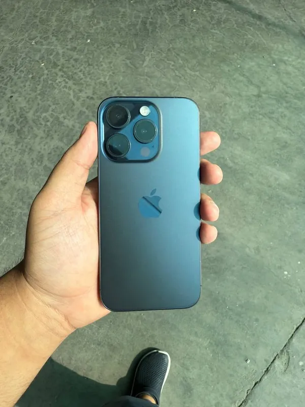 iPhone 15 pro blue 1