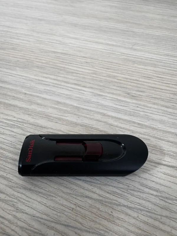 Флешка Sandisk 16GB 1 Флешка Sandisk 16GB 1