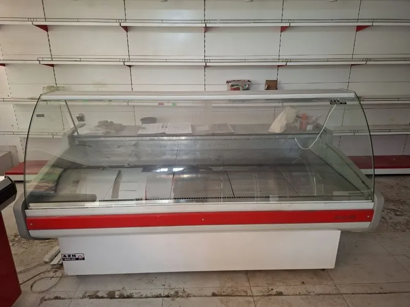 Vetrina xaladelnik yangi