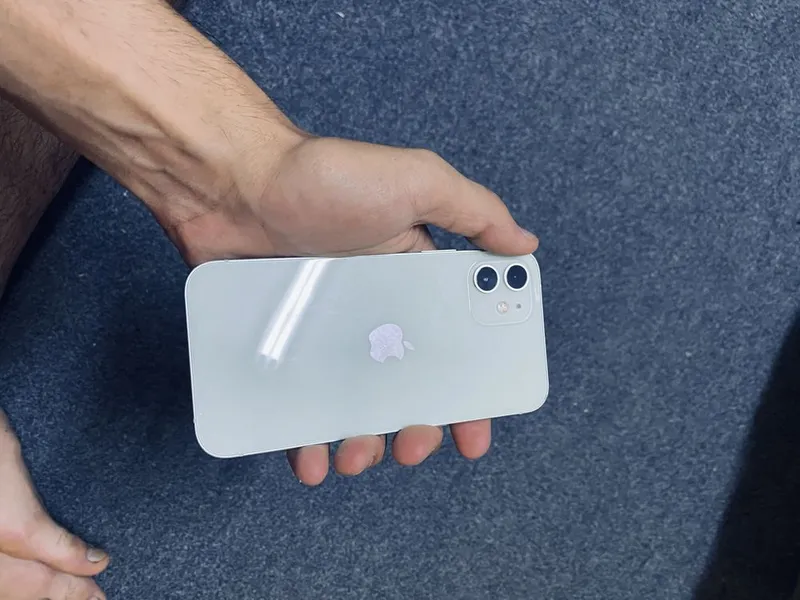 Iphone 12 yashil