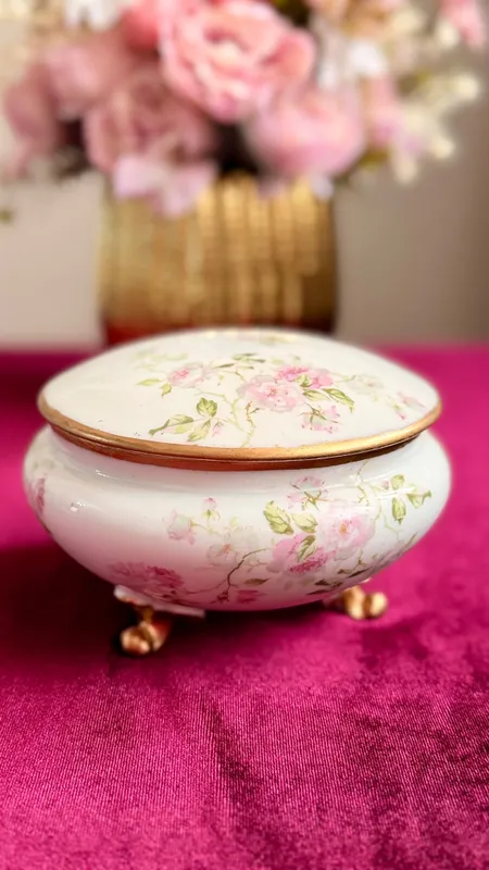 Антикварная фарфоровая шкатулка «Розовый сад» — Limoges (Франция)