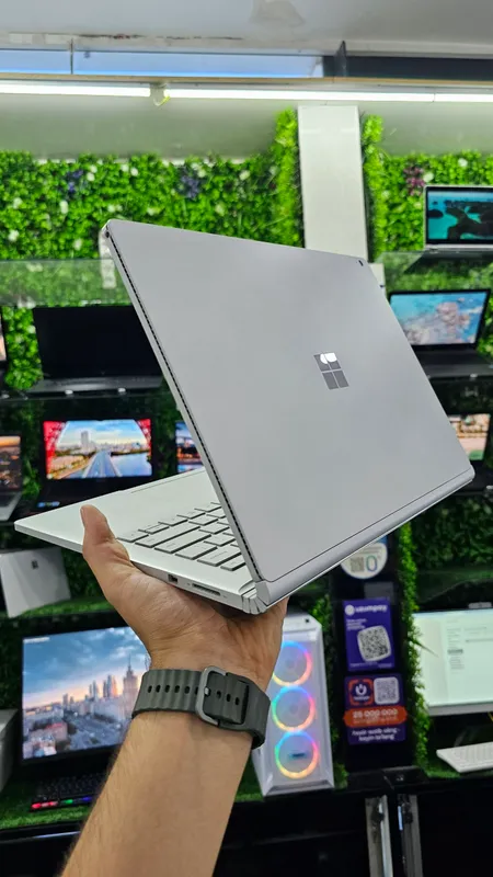 Самая универсальная модель Microsoft Surface Pro 5 2 Самая универсальная модель Microsoft Surface Pro 5 2