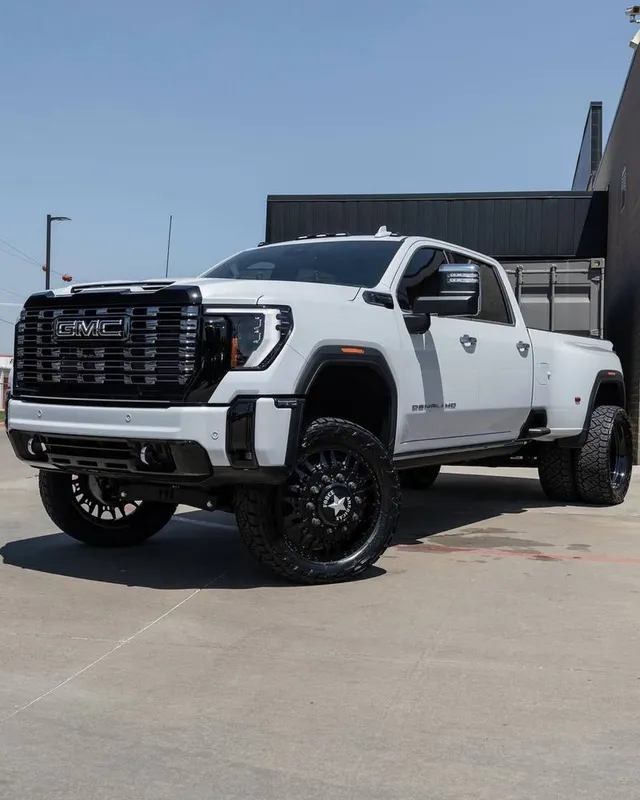 GMC Sierra 3500 HD Denali Ultimate 2026 1 GMC Sierra 3500 HD Denali Ultimate 2026 1