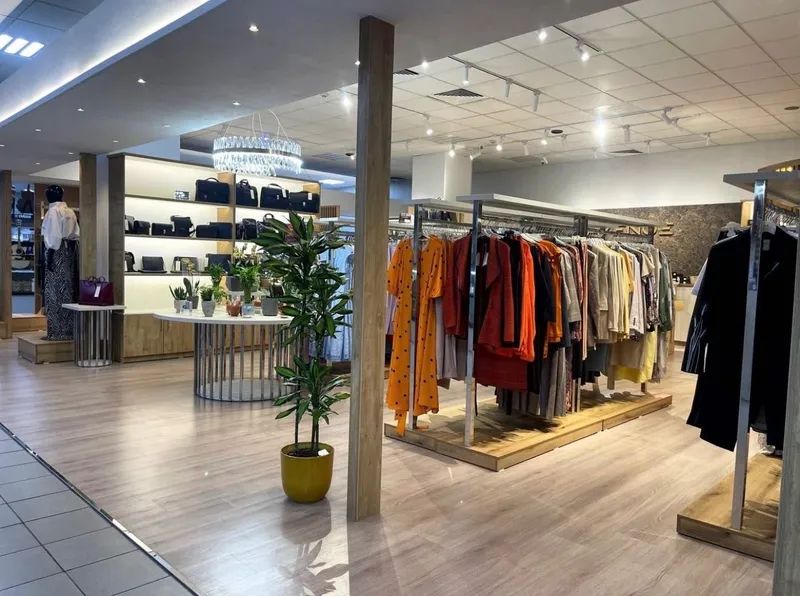 Продается готовый бизнес в ЦУМе!120кв.метров 4