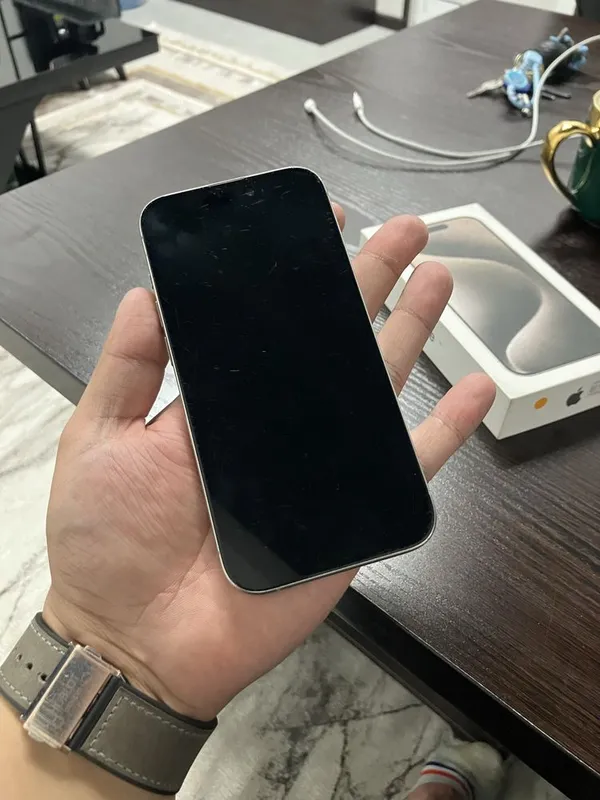 Iphone 15 pro 256 tali 81 yomkst holati yaxwi — фото 3