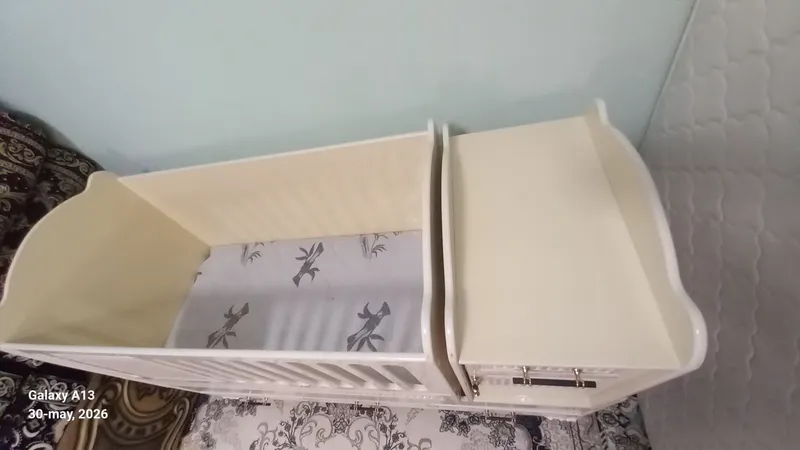koʻp  funksiyali bolalar krovati divan ham boʻladi