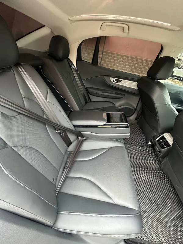 Hongqi EQM 5 sotiladi 500 km — фото 4