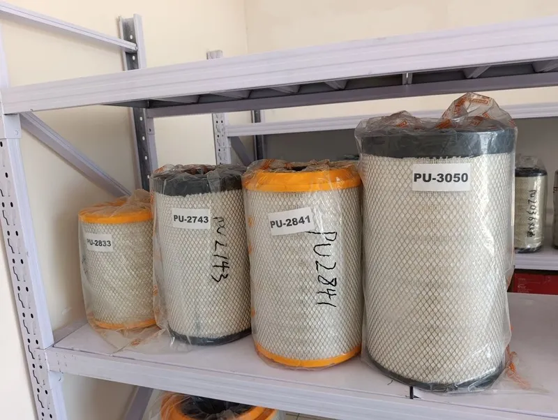 Yuk mashinalari uchun havo filtrlari sotilad. 8 Yuk mashinalari uchun havo filtrlari sotilad. 8