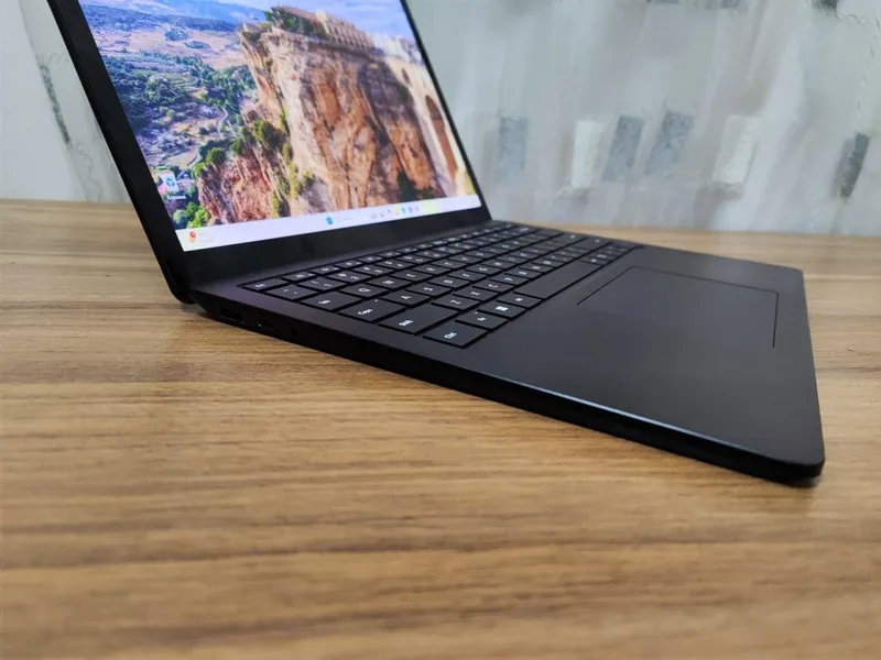 Microsoft Surface Laptop 5 4