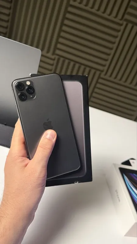 iPhone 11 Pro Max 64GB LL/A