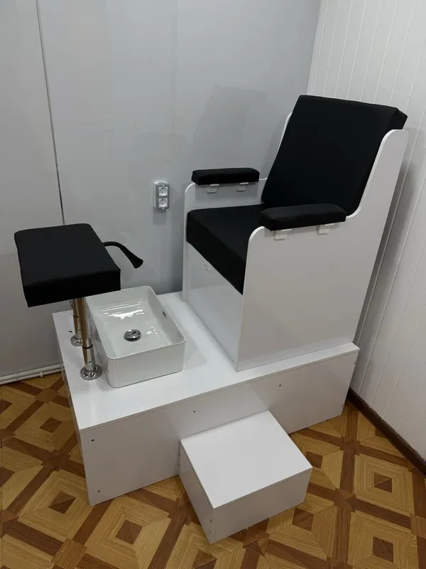 Педикюрный стол