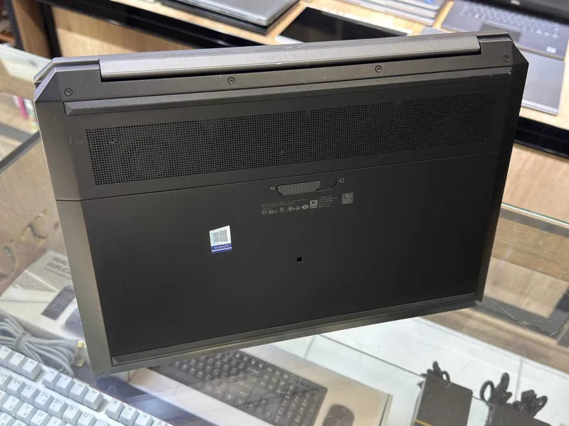 HP ZBook 15 G5 Core i9-8950HK ram 16 ssd 256 Quadro P1000 4gb — фото 5