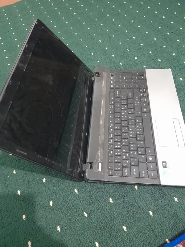 Zapchastg'a Notebook Satiladi. Korpus singan.