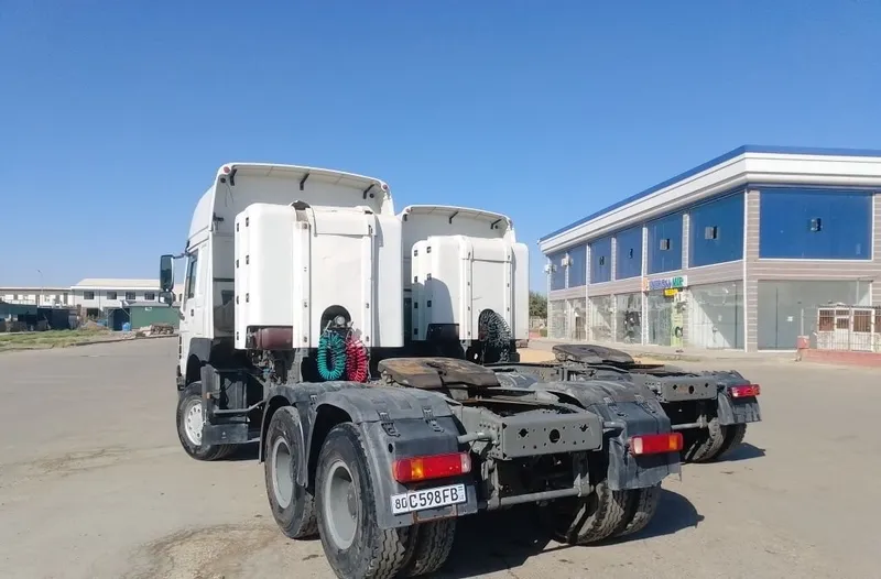 Продаётся тягач Howo A6 3 Продаётся тягач Howo A6 3