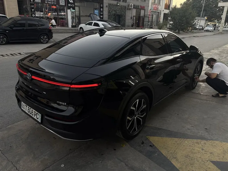 Toyota crown 2024 gibrid 4