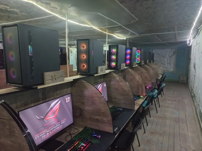 Продаются 17 компьютерных столов со стульями 1 Продаются 17 компьютерных столов со стульями 1