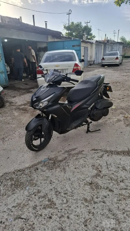 Скутер Yamaha 180³ 2 Скутер Yamaha 180³ 2