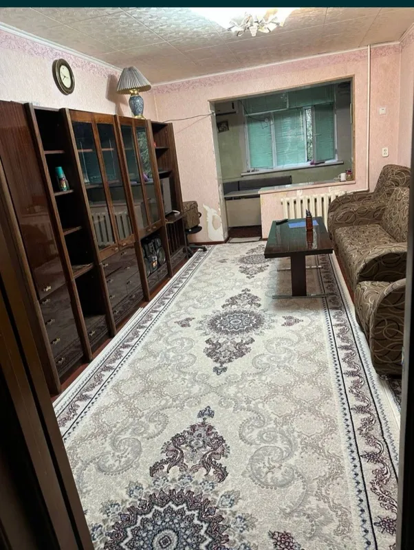 В Яккасарайском р.м.Космрнавтов сдается 2х комн.квартира