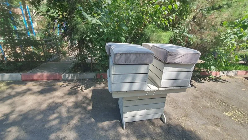 Продам готовый Комплект Стол и 4 табурета с мягким основание 7