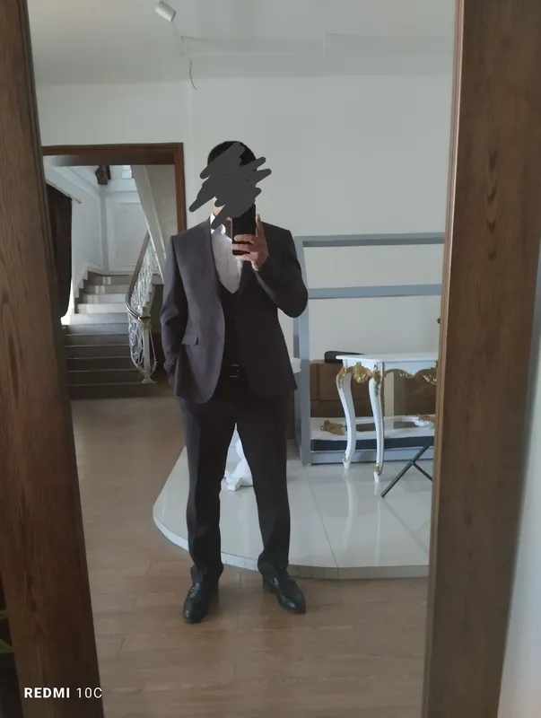 Kiyov kastyum shim oq koylak va tufli