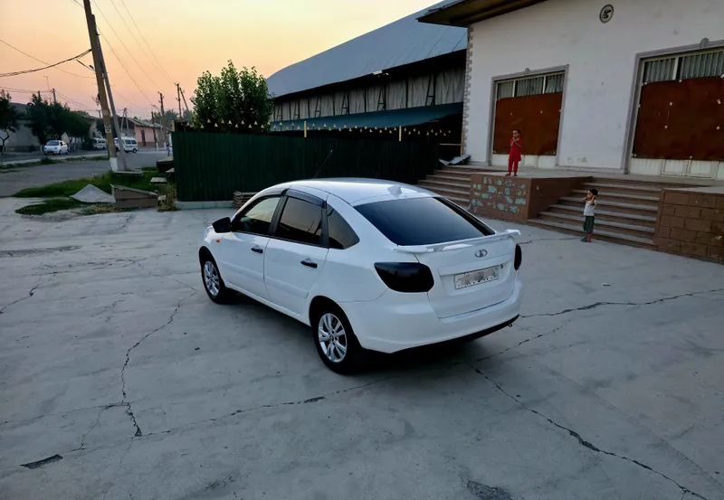 Lada Granta Sotiladi 2 Lada Granta Sotiladi 2